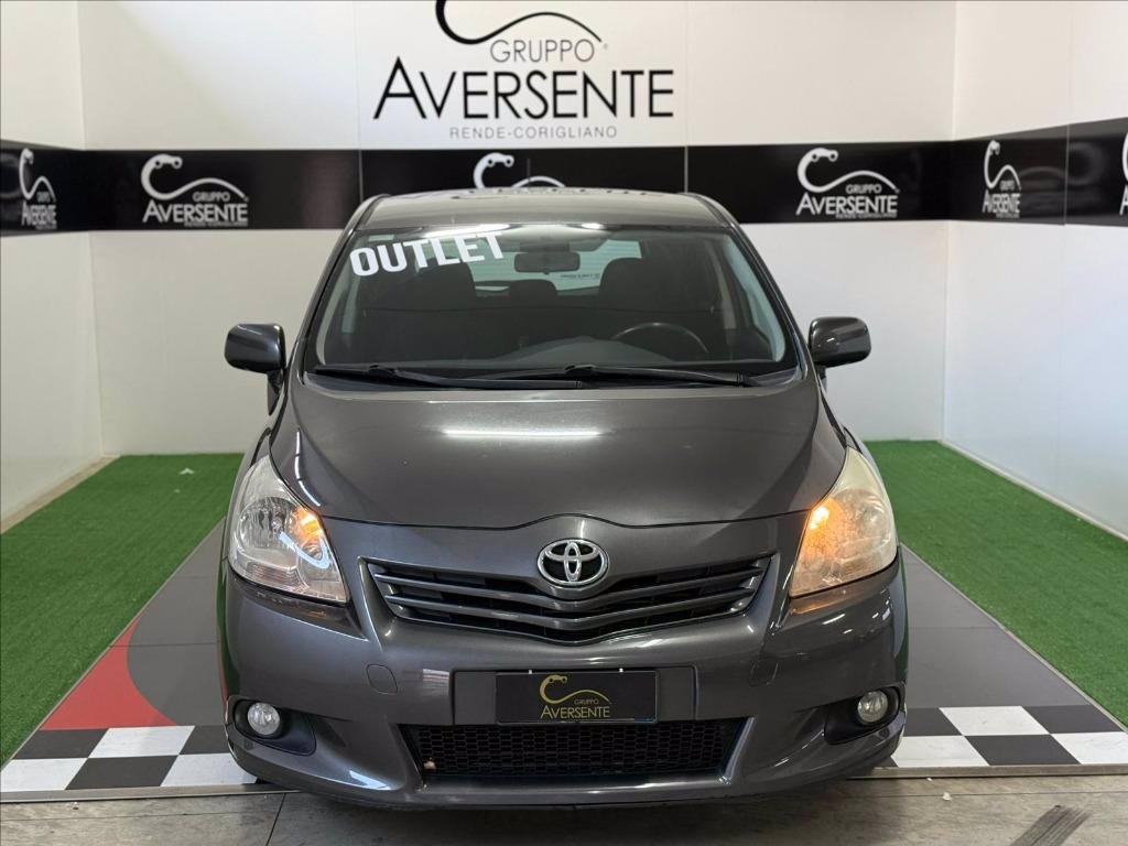 TOYOTA Verso 2.0d Active c/navi s/t.pan. 7p.ti mt