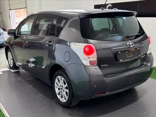 TOYOTA Verso 2.0d Active c/navi s/t.pan. 7p.ti mt
