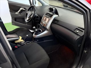 TOYOTA Verso 2.0d Active c/navi s/t.pan. 7p.ti mt